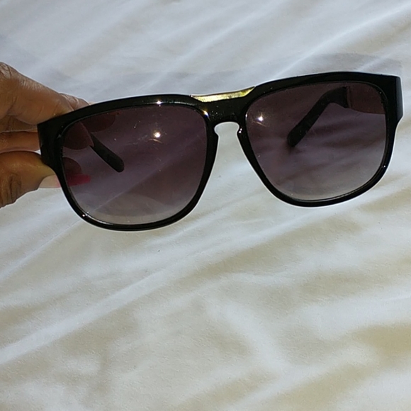 Black and gold UK2LA sunglasses - Picture 5 of 6